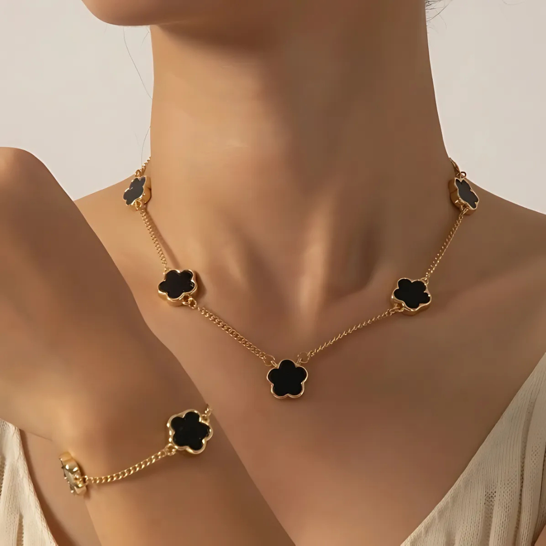 Clover Pendant Necklace